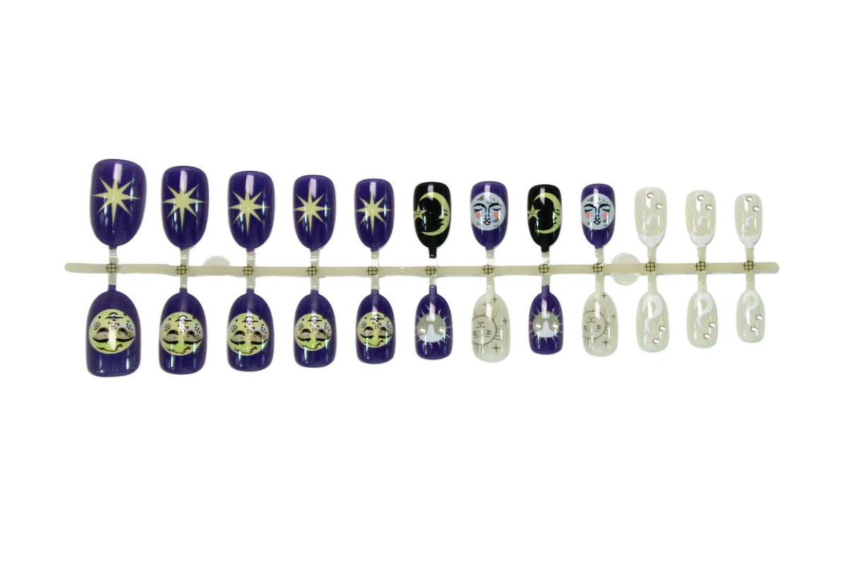 Kunstnagelset mit himmlischen Motiven und glamourösen Details Brehn