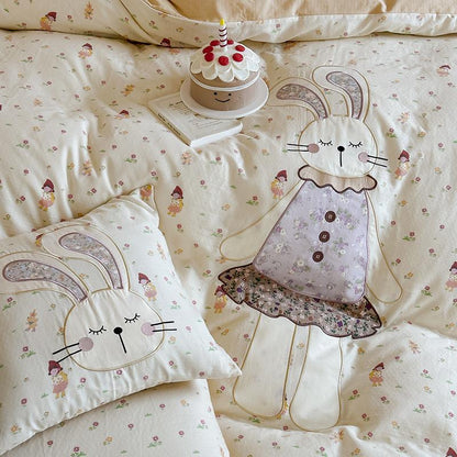 Bettwäsche-Garnitur mit appliziertem Puppenmotiv und Sternchenmuster