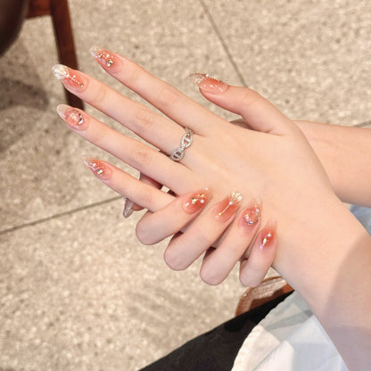 Dekorativer Press-On Nagelkunstset mit glamourösen Perlen- und Goldakzenten
