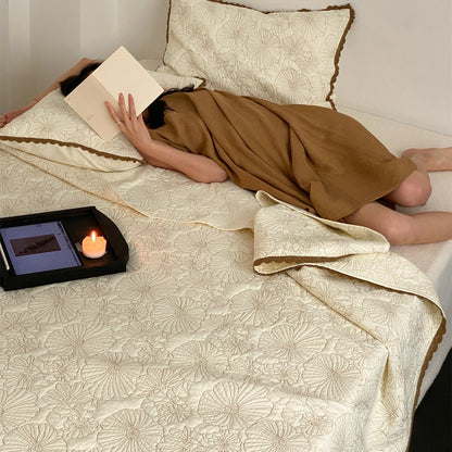 Bestickte Baumwoll-Quilt-Bettüberwurf-Set mit gewelltem Saum