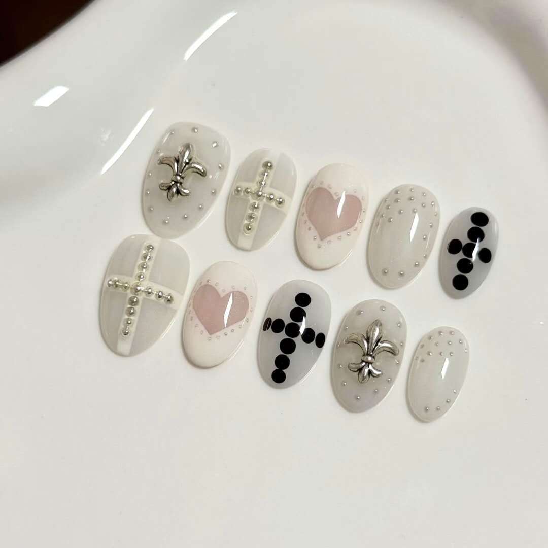 Dekoratives Press-On Nagelkunstset mit einzigartigen Designs