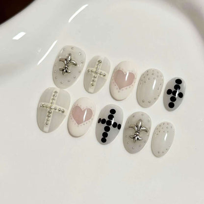 Dekoratives Press-On Nagelkunstset mit einzigartigen Designs