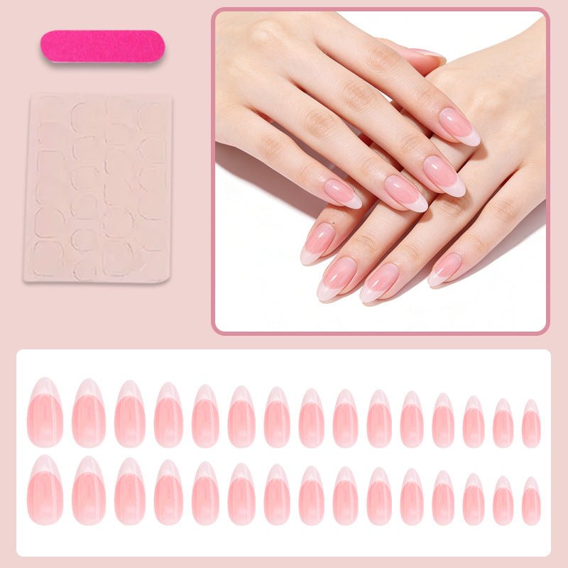 Kunstnägel mit elegantem French-Tip Brehn