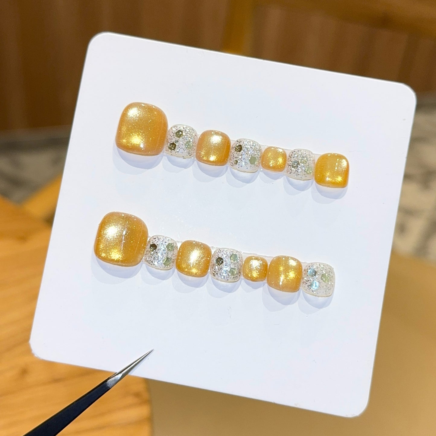 Kunstnägel mit Glamourösem Glitzereffekt und Trend-Design Brehn