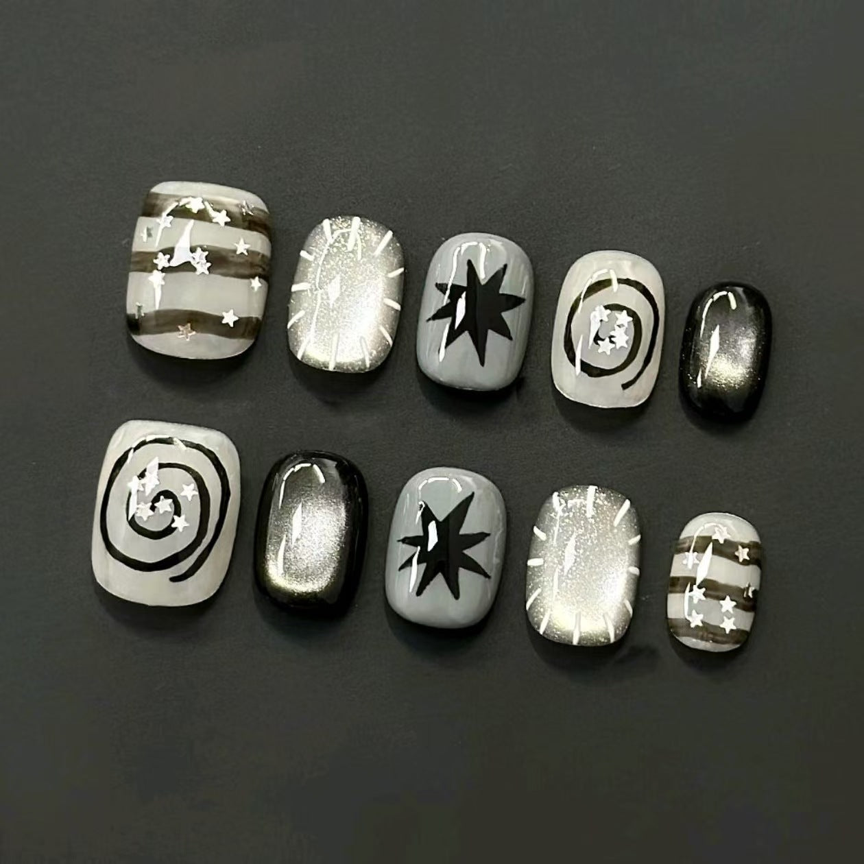 Künstlerisches Press-On-Nagelset mit geometrischen Designs Brehn