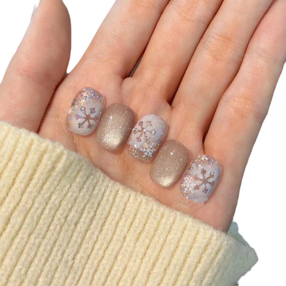 Schickes Glitzer-Press-On-Nagelset mit Schneeflocken-Design Brehn