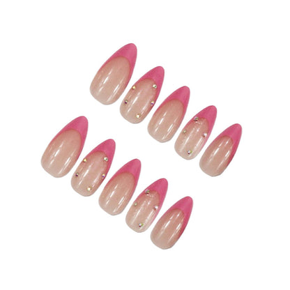 Kunstnagelset mit eleganten Spitzen und funkelnden Akzenten Brehn