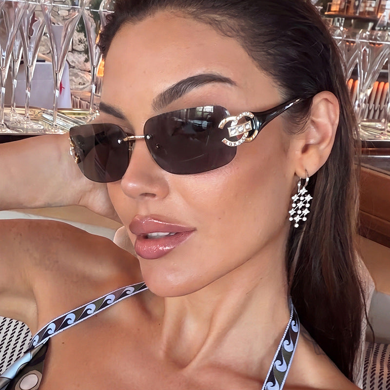 Damen modische Sonnenbrille mit luxuriösem Geometrie-Rahmen und schützendem UV-Filter Brehn