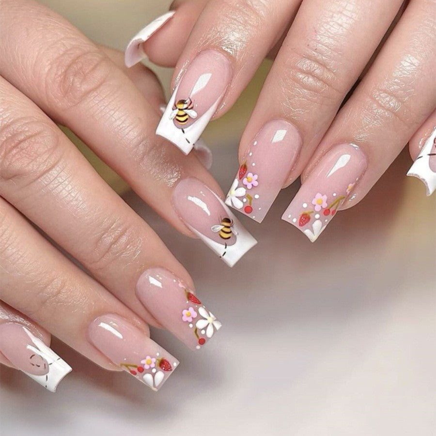 Kunstnagelset mit bunten Blüten und kreativem French-Design Brehn