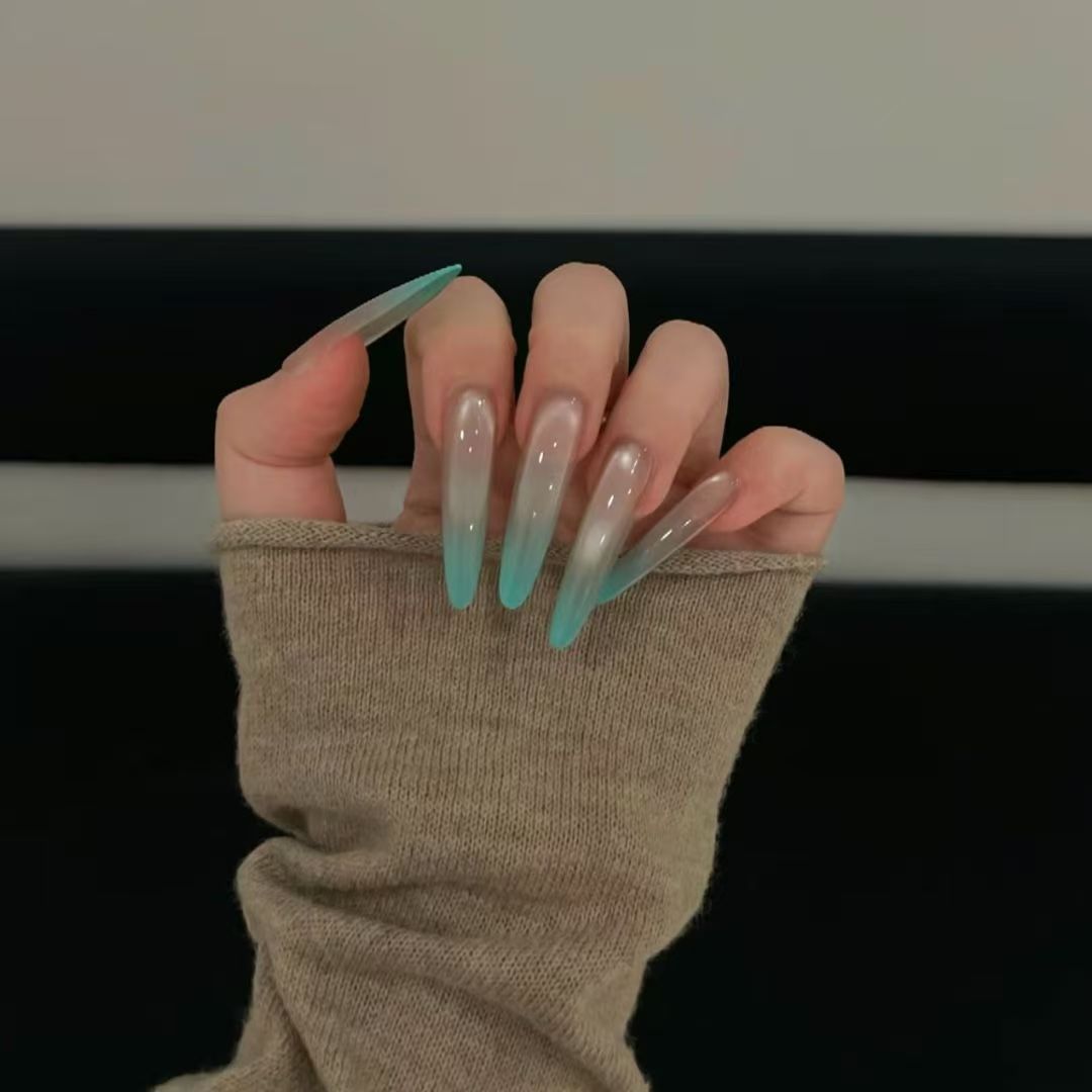 Künstlerische Lange Stiletto-Nagelverzierungen Brehn