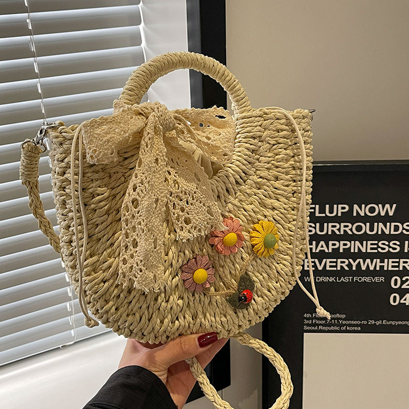 Handgefertigte Blumenakzent-Stroh-Handtasche