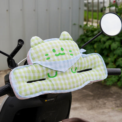 Gepolstertes Kindersitz‑Rückenpolster im Apfel‑Plüschdesign mit seitlichen Armstützen
