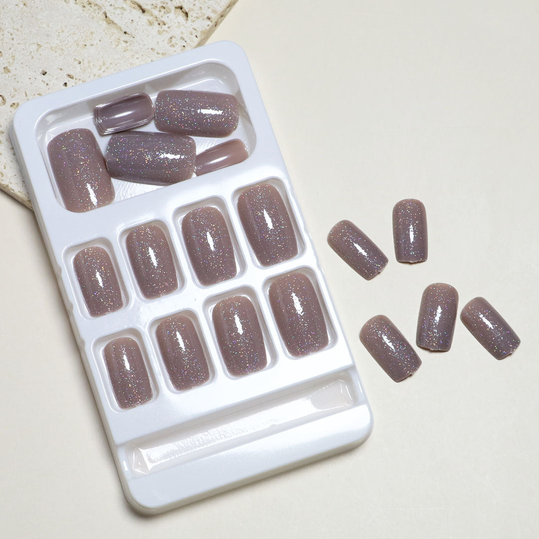 Glitzerhaltiges Press-On Nagelset Brehn