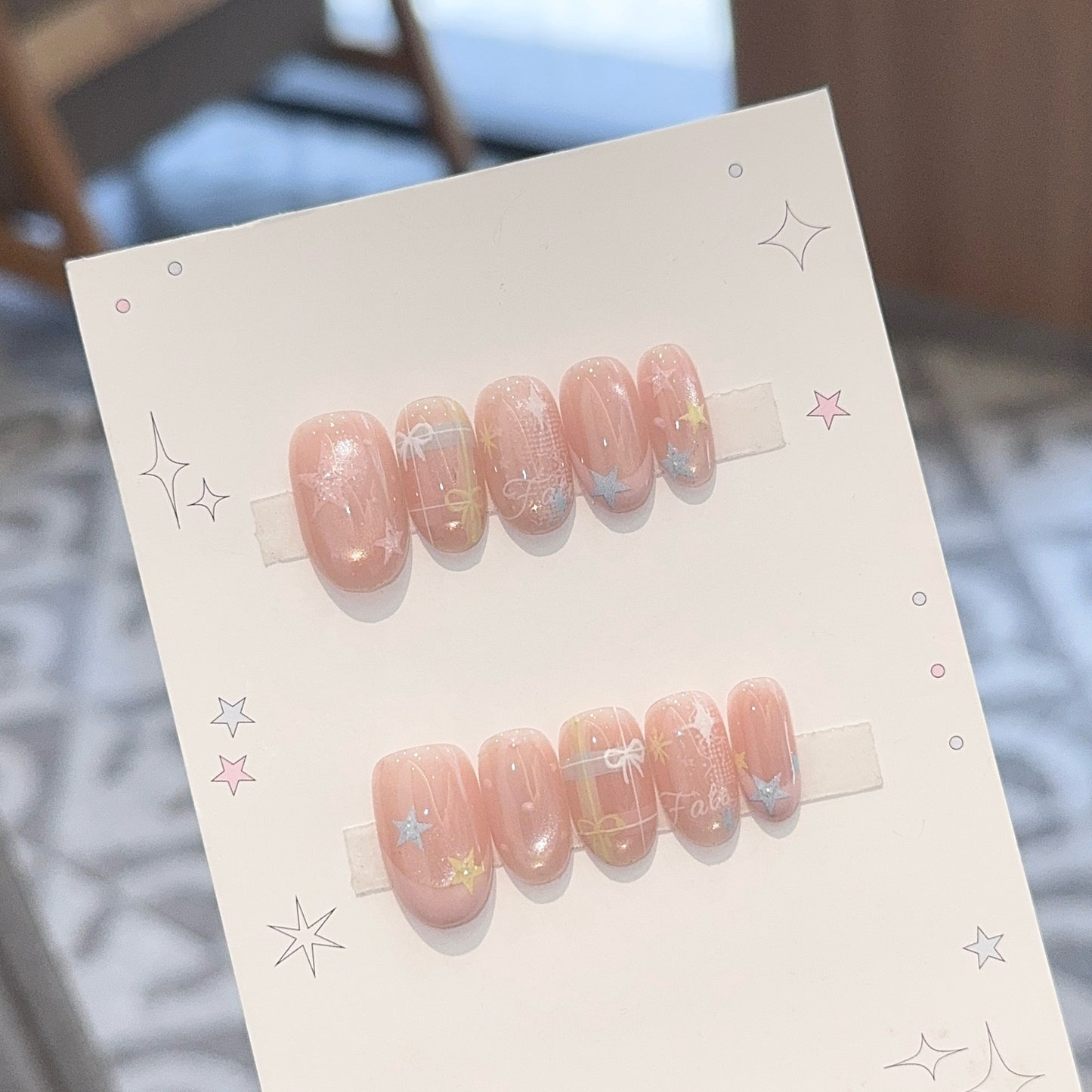 Kunstnägel mit Romantischen Sternen- und Glitzermotiven Brehn