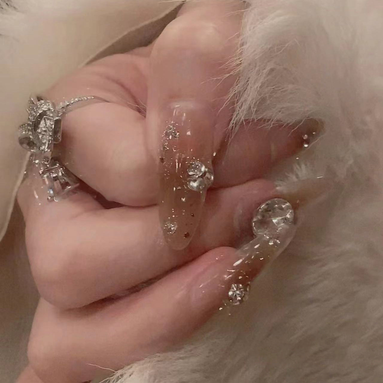 Künstlerisches Edelstein Nageldesign Brehn