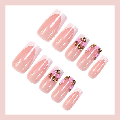 Kunstnagelset mit filigranen Blüten- und Glitzerakzenten Brehn