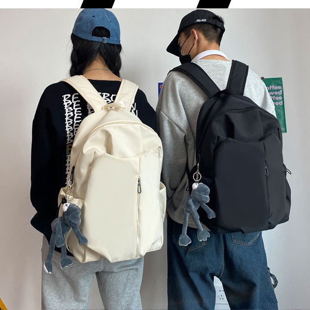 Rucksack mit Vielseitigen Fächern und Charmantem Anhänger Brehn