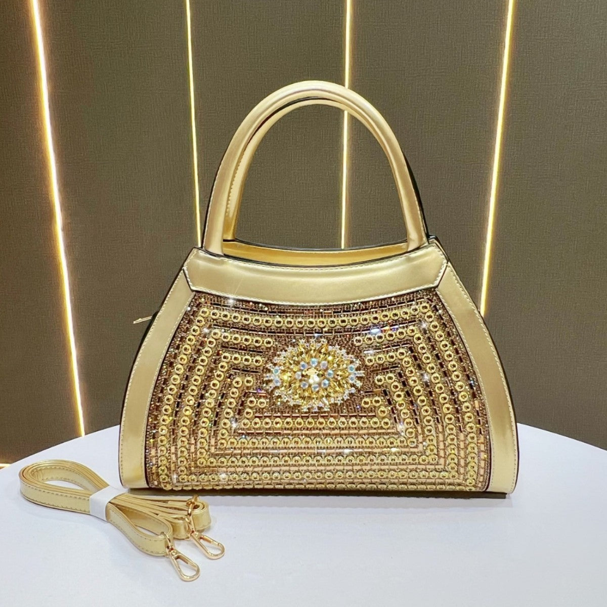 Verzierte gepolsterte Abendhandtasche