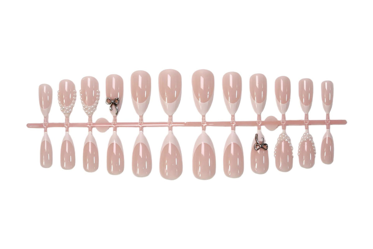 Glamouröse Kunstnagel Set mit eleganten Schleifen und Glitzerakzenten Brehn
