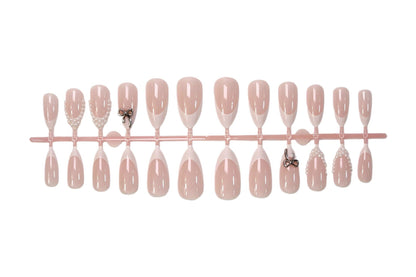 Glamouröse Kunstnagel Set mit eleganten Schleifen und Glitzerakzenten Brehn