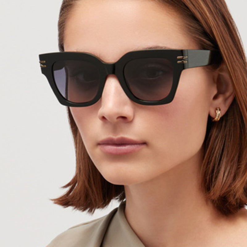 Damen modische Sonnenbrille mit eleganten Akzenten Brehn