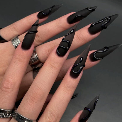Kunstnagelset mit stylischen geometrischen Designs Brehn