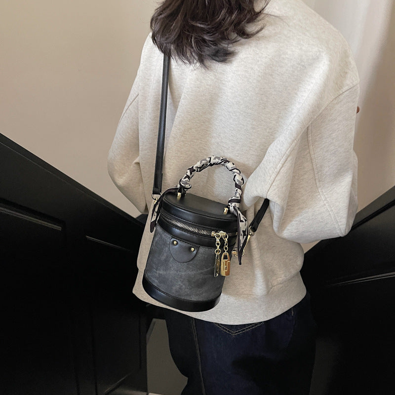 Modische strukturierte Bucket Bag Brehn