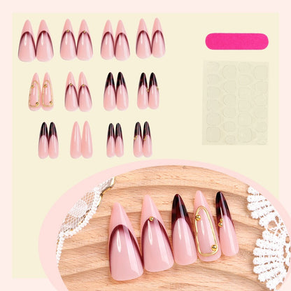 Kunstnagelset mit elegantem Ombre-Design und goldenen Akzenten Brehn