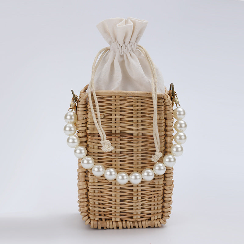 Damen Handtasche aus geflochtenem Material mit Perlenakzenten Brehn