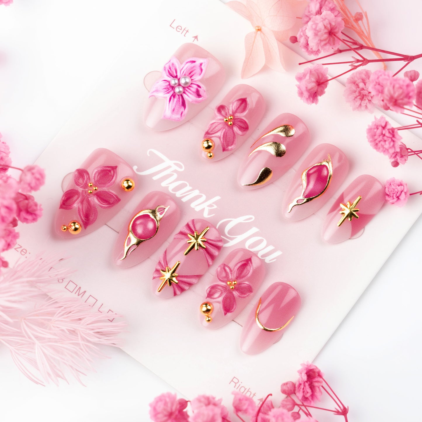 Kunstnägel mit floralen und glamourösen Details Brehn