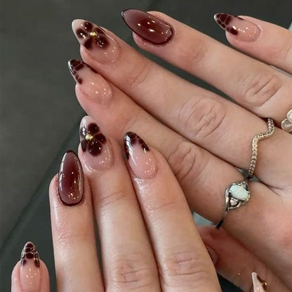 Kunstnagelset mit floralem und elegantem Design Brehn
