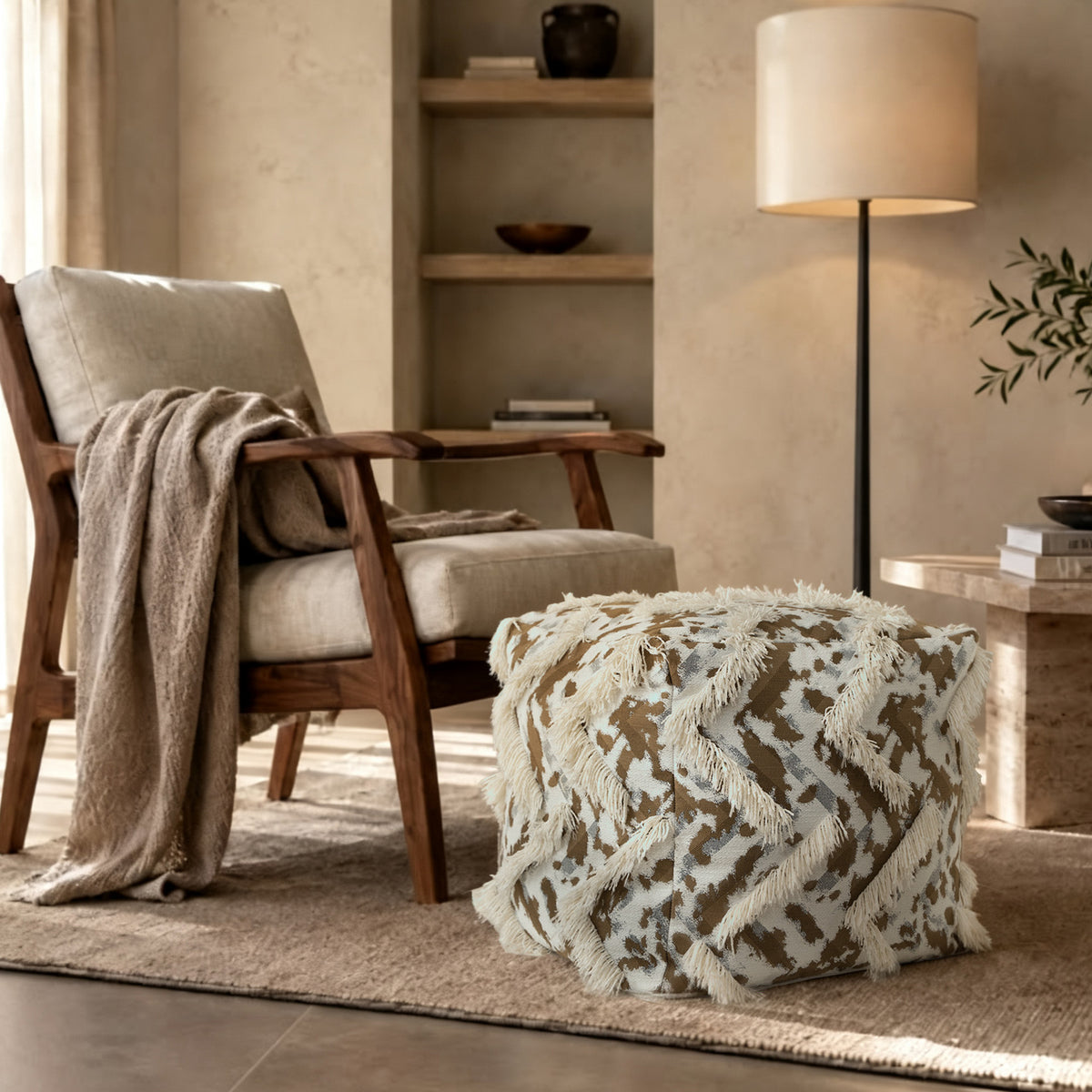 Gefüllter Bodensitzpouf im Ethno-Jacquard mit dekorativen Fransen Brehn