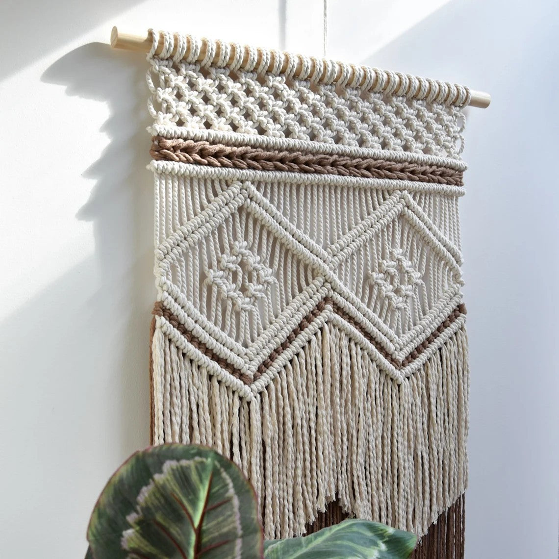 Macramé Wanddekoration mit kreativen Fransen