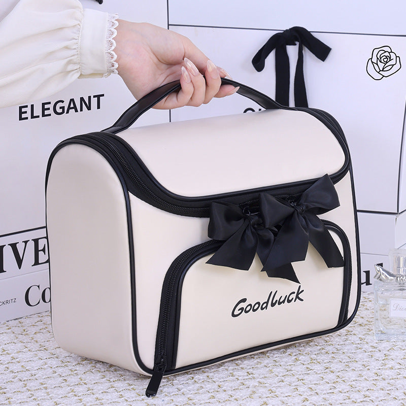 Kosmetik- Und Toilettentasche Mit Elegantem Schleifenakzent Brehn