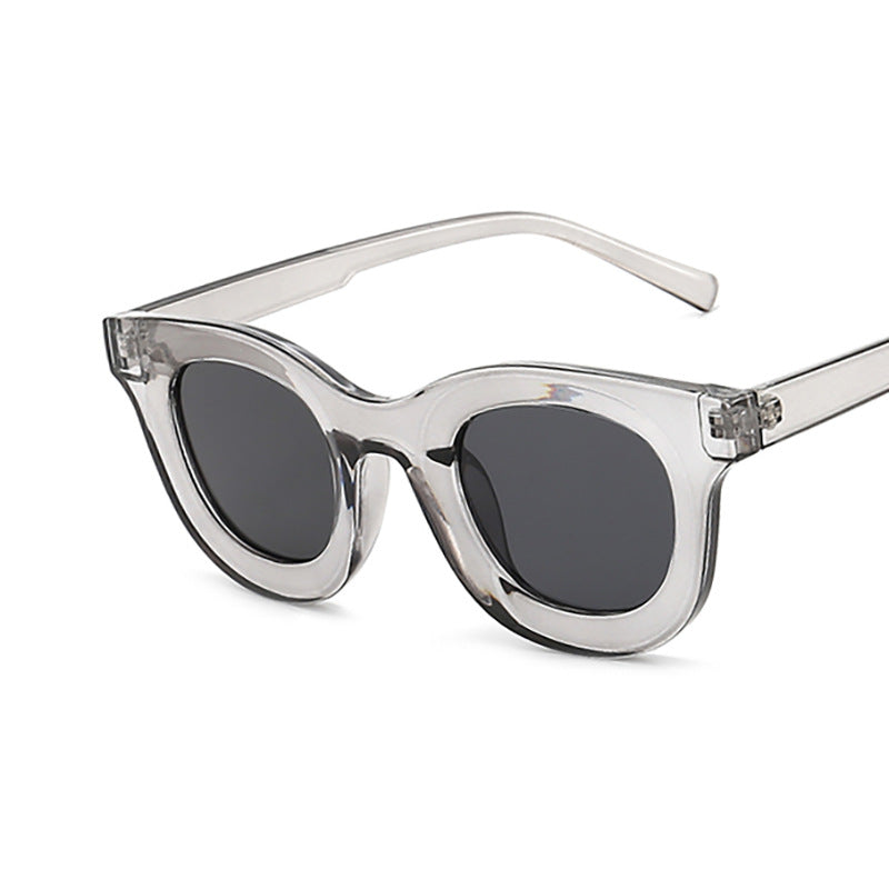 Retro-inspirierte klare Rahmen-Sonnenbrille