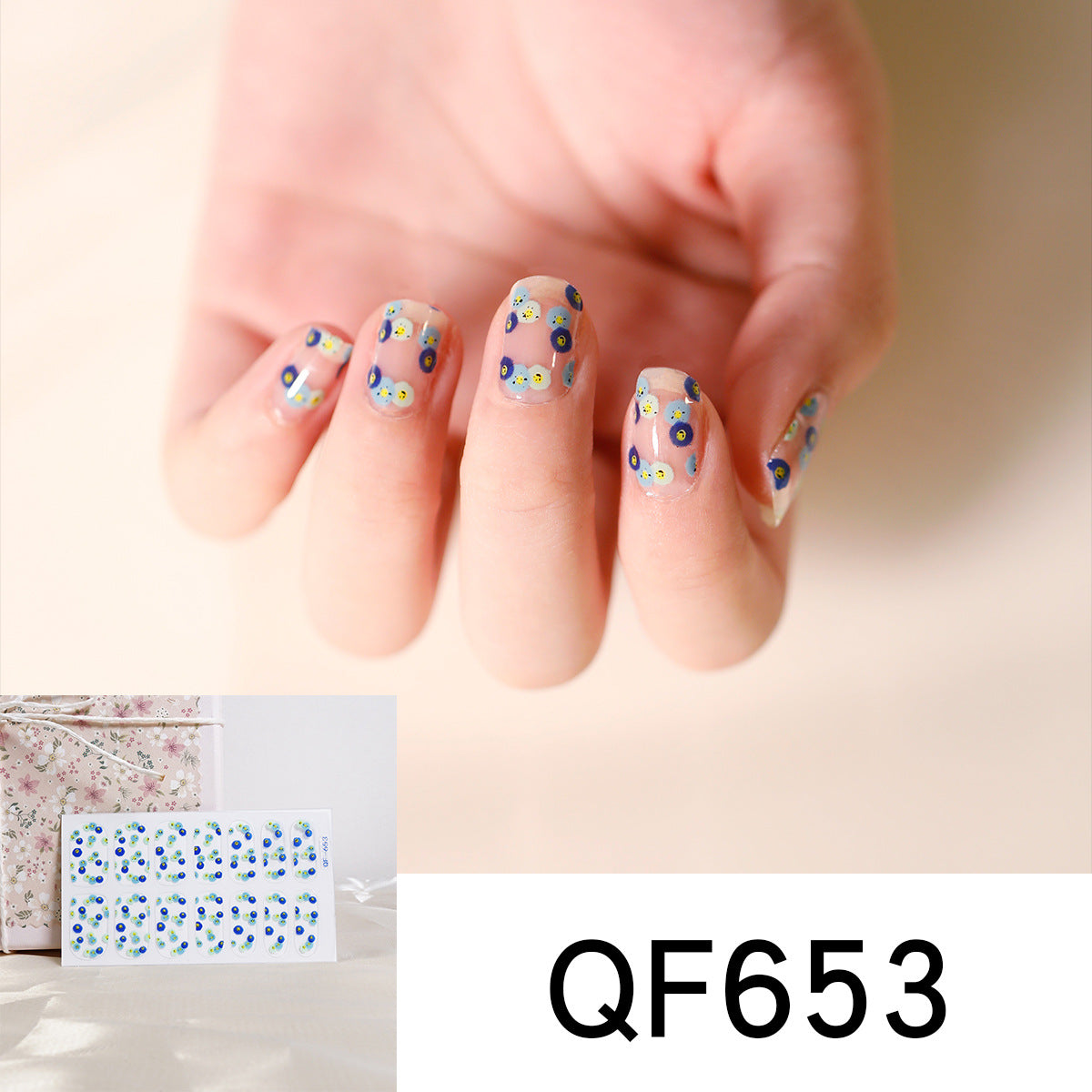 Künstliche Nagelkunst mit herzförmigen Designs und sanften Farbverläufen Brehn