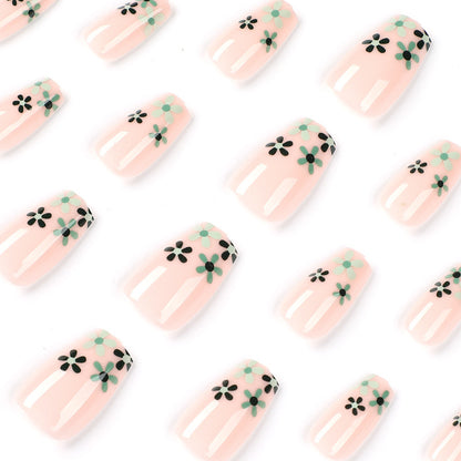 Kunstvolle Nagelverlängerungen mit Floralem Design Brehn