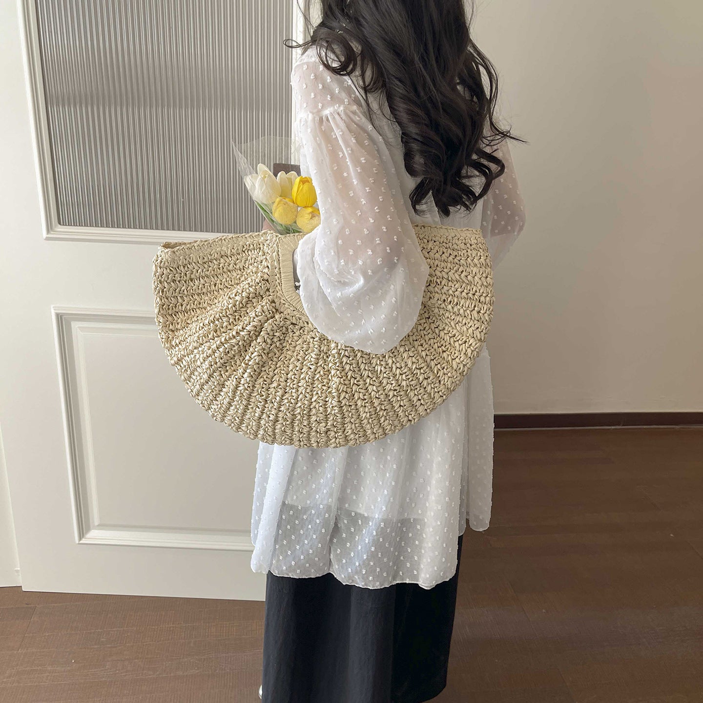 Handgefertigte Basttasche mit Eleganten Falten Brehn