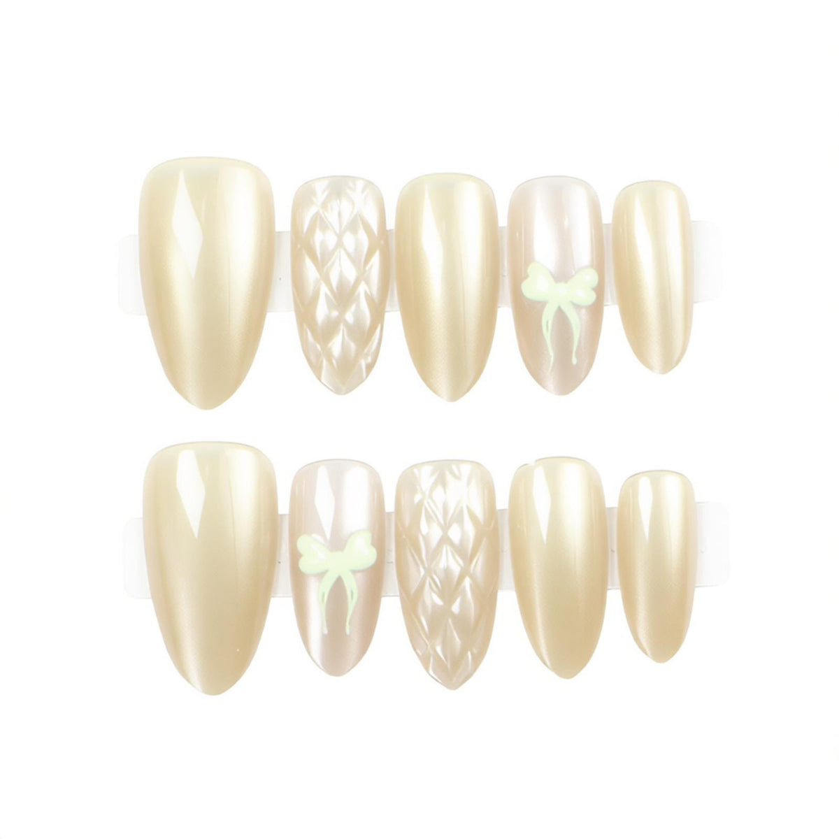 Elegantes Press-On Nagelkunst Set mit dekorativen floralen Elementen Brehn