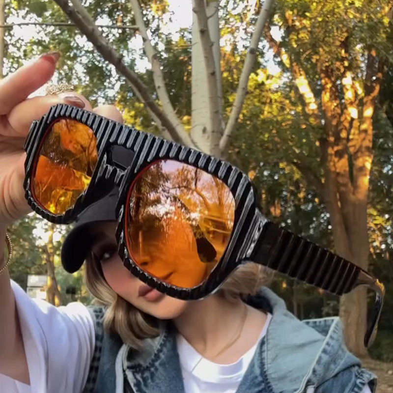 Damen geometrische Sonnenbrille mit raffiniertem Strukturdesign Brehn