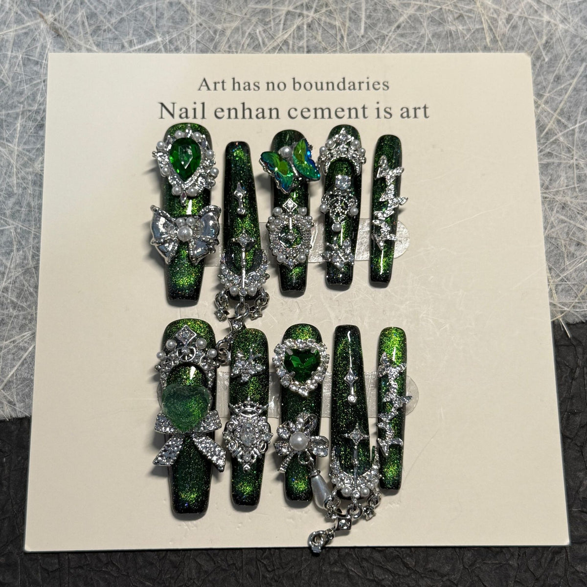 Dekoratives Press-On Nagelkunst Set