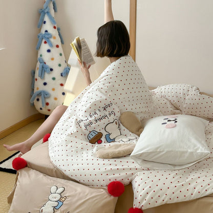 Süßes Polka-Dot-Baumwoll-Bettbezug-Set mit Cartoon-Hasen-Stickerei und roten Pompon-Tasseln