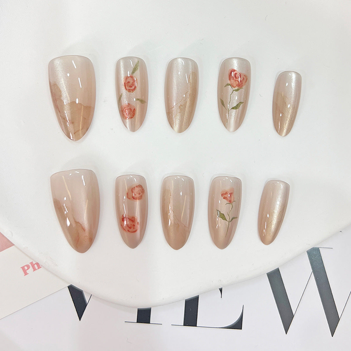 Kunstvolle Acryl-Nägel im floralen Design Brehn