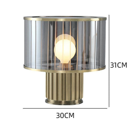Moderne Tischlampe aus Glas mit eleganter gerippter Basis