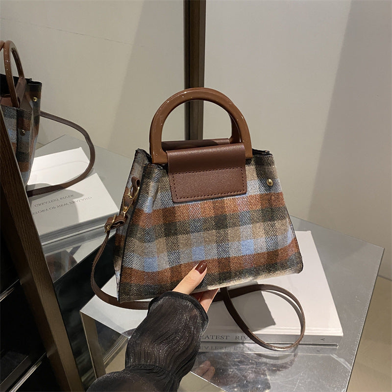 Karo Strukturierte Mini-Handtasche Brehn