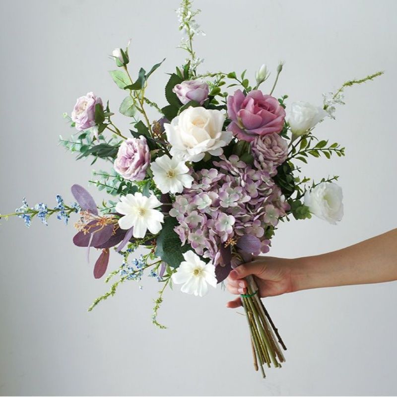 Realistischer gemischter Blumenstrauß