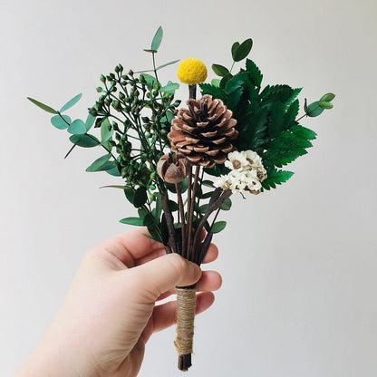 Getrocknete botanische Blumenarrangement