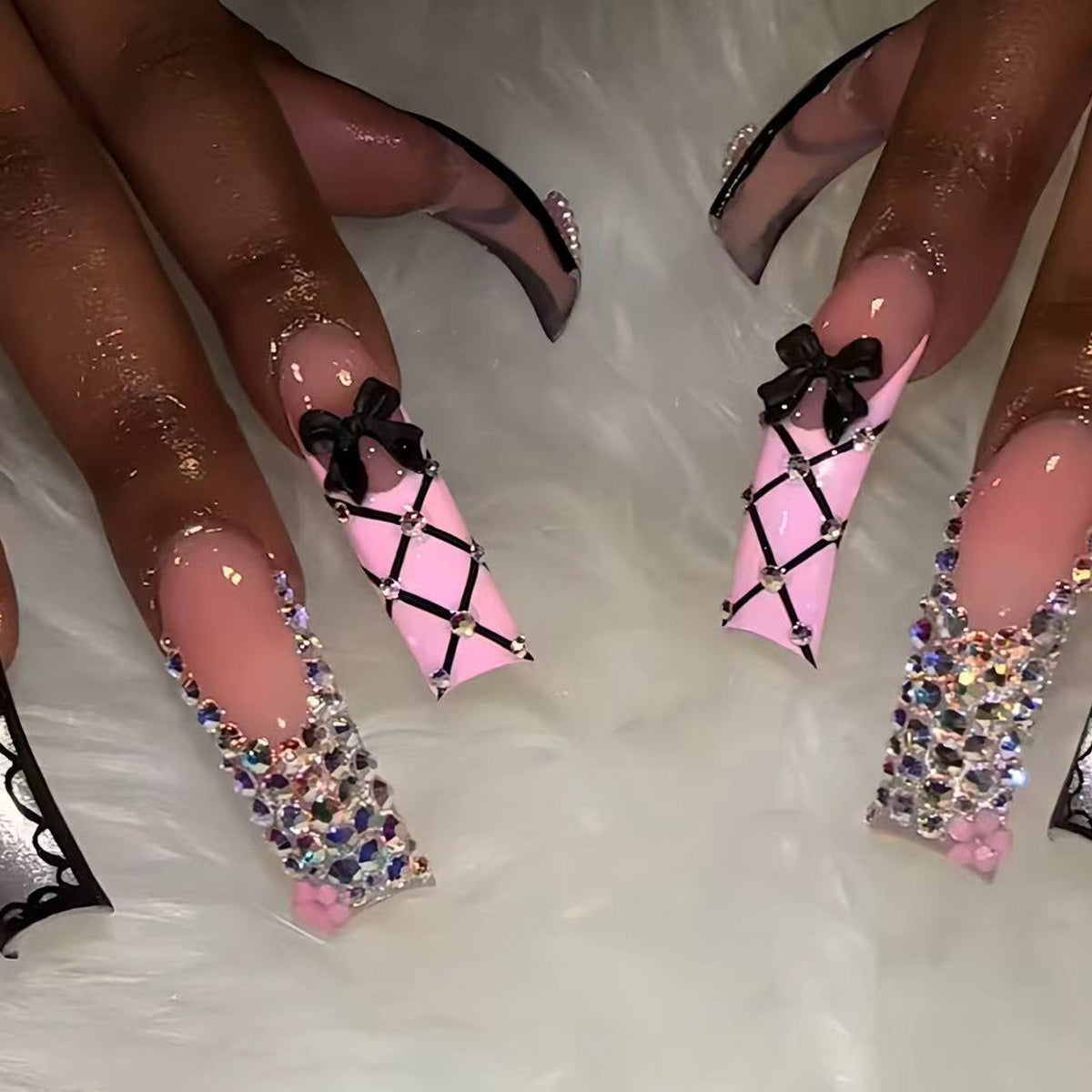 Luxus Nail Art Set mit Strass- und Schleifenakzenten Brehn