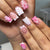 Künstliche Nagelkunst mit trendy Blumendekor und Punkten Brehn