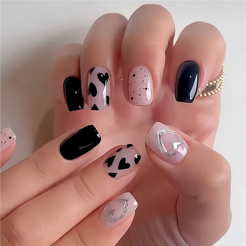 Künstlerisches Herz-Themen Press-On Nagelset Brehn